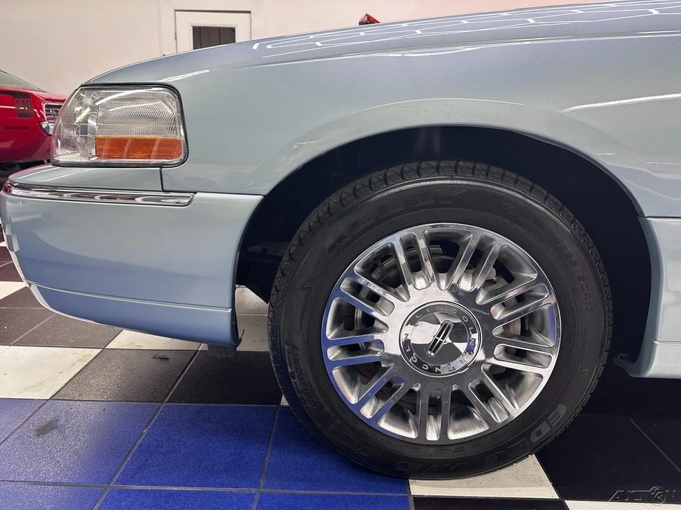 2009 Lincoln Town Car - Image 14 of 21