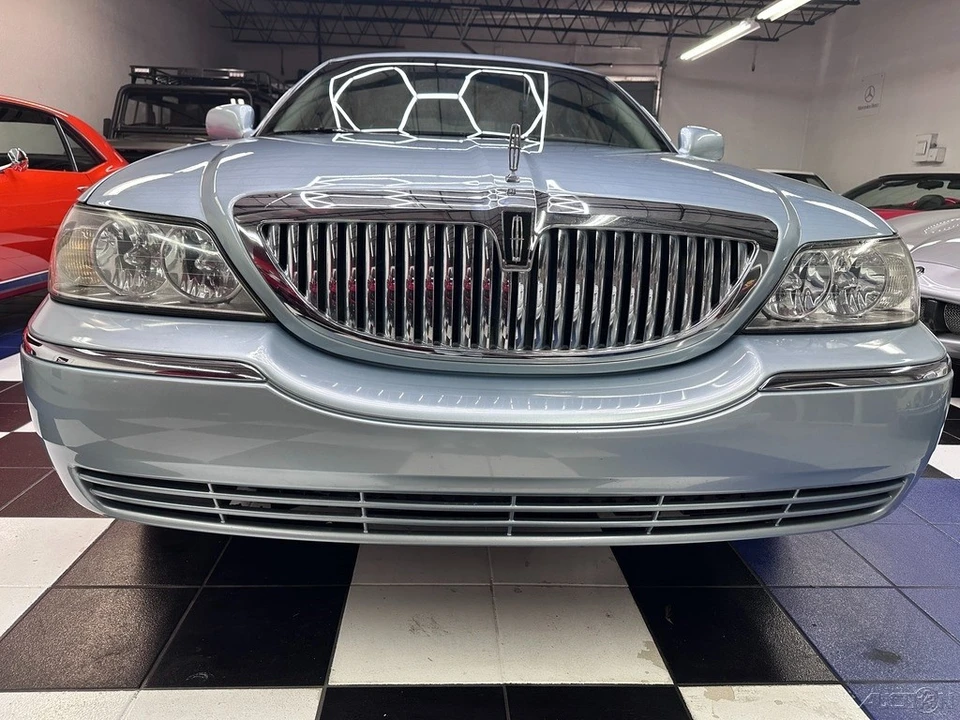 2009 Lincoln Town Car - Image 7 of 21