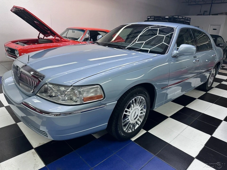 2009 Lincoln Town Car - Image 13 of 21