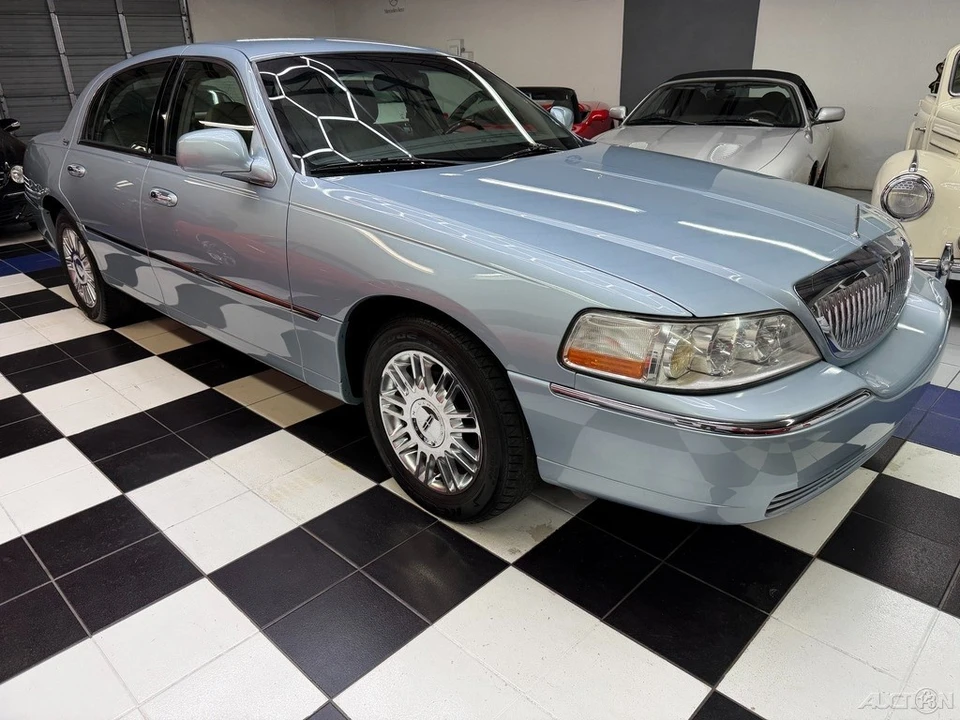 2009 Lincoln Town Car - Image 4 of 21