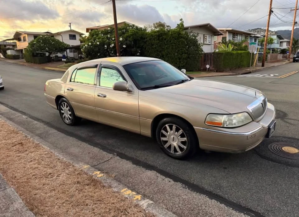 2009 Lincoln Town Car - Image 3 of 10