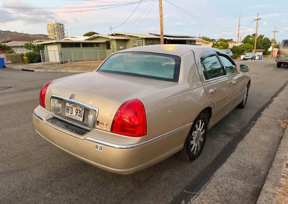 2009 Lincoln Town Car - Image 5 of 10