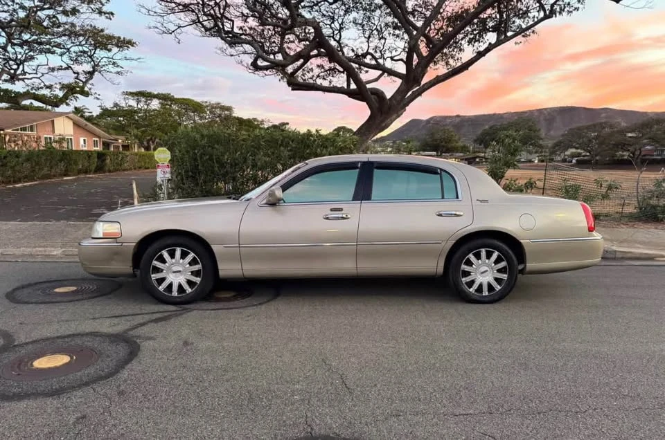 2009 Lincoln Town Car - Image 8 of 10