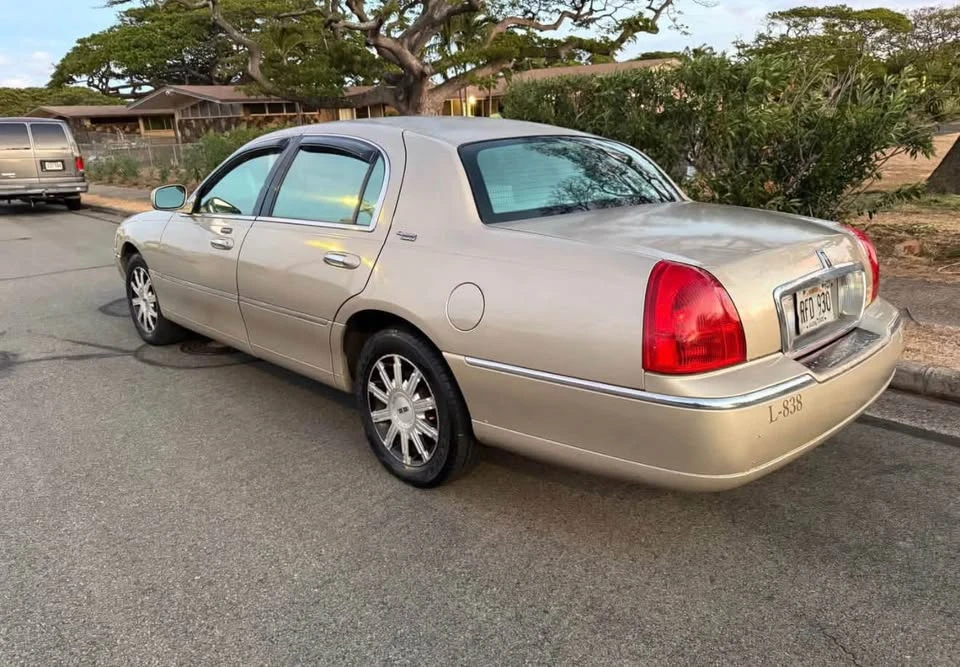 2009 Lincoln Town Car - Image 7 of 10