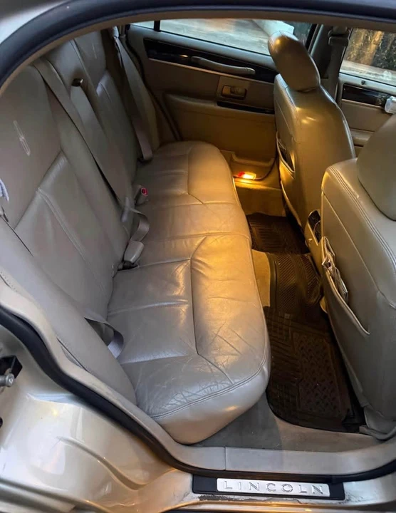 2009 Lincoln Town Car - Image 10 of 10