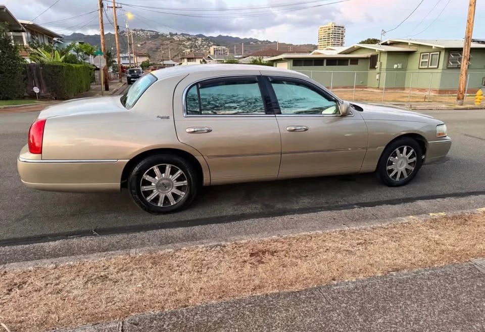 2009 Lincoln Town Car - Image 4 of 10