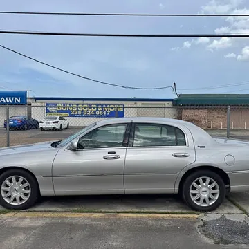 2009 Lincoln Town Car Signature Limited Sedan 4D