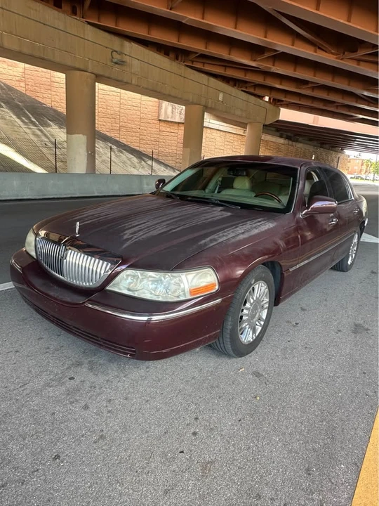 2009 Lincoln Town Car - Image 3 of 7