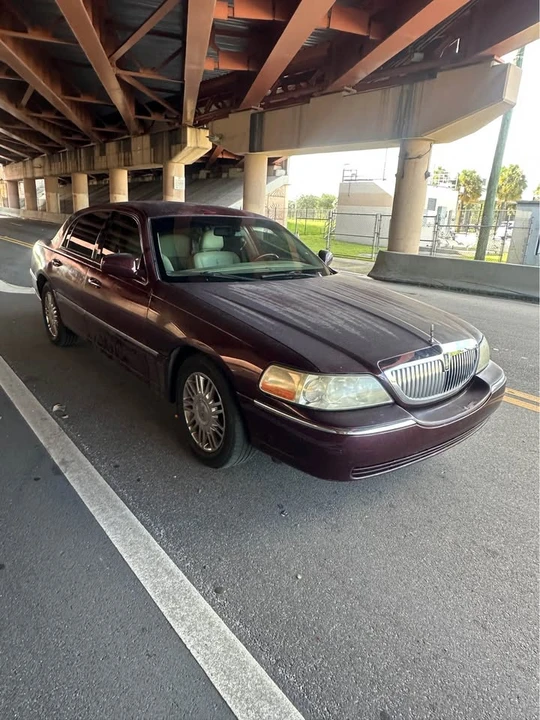2009 Lincoln Town Car - Image 4 of 7
