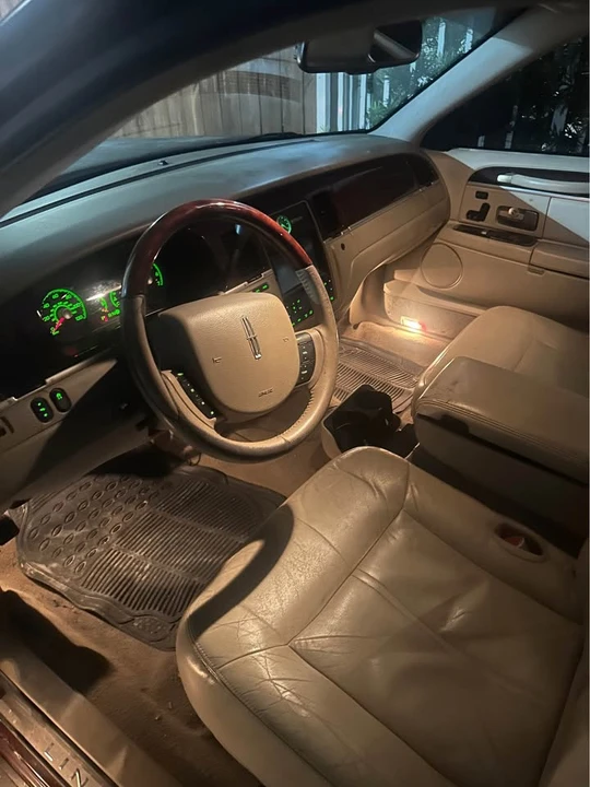 2009 Lincoln Town Car - Image 5 of 7