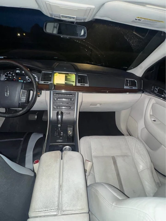 2009 Lincoln MKS - Image 9 of 13