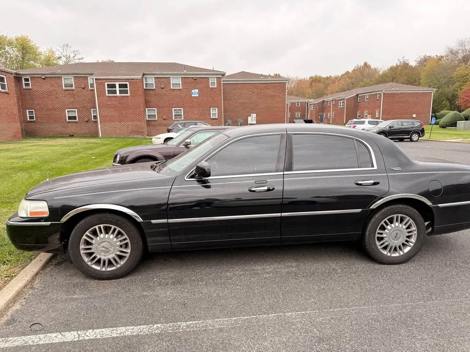2009 Lincoln Town Car - Image 6 of 13