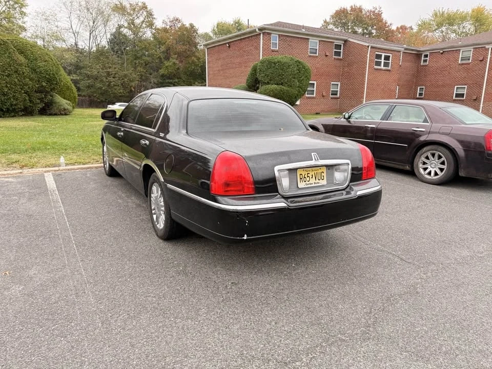 2009 Lincoln Town Car - Image 4 of 13