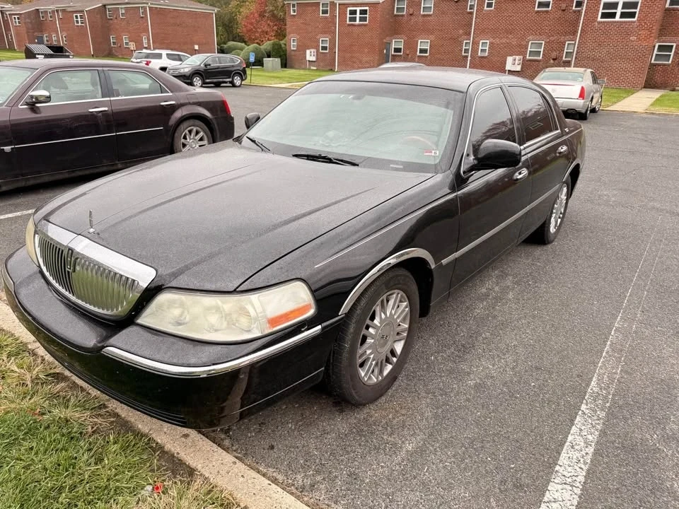 2009 Lincoln Town Car - Image 3 of 13