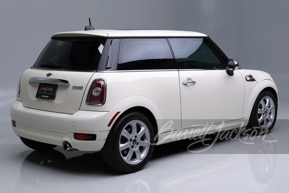 2009 Mini Mini 2nd Gen - Image 2 of 19