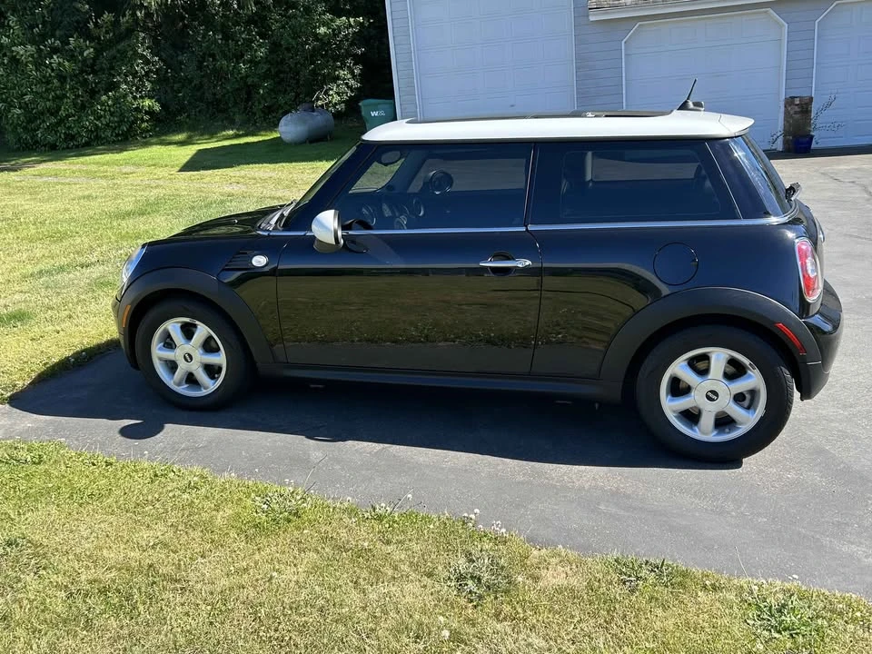 2009 Mini Mini 2nd Gen - Image 2 of 9