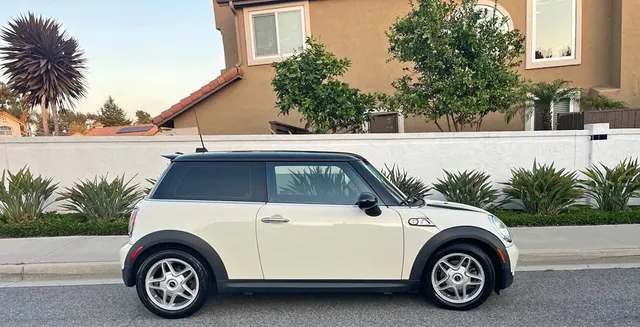 2009 MINI Cooper S Hatchback 2D
