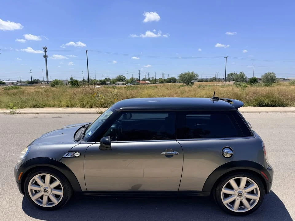 2009 Mini Mini 2nd Gen - Image 2 of 11