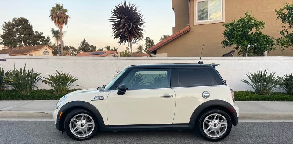 2009 Mini Mini 2nd Gen - Image 2 of 12