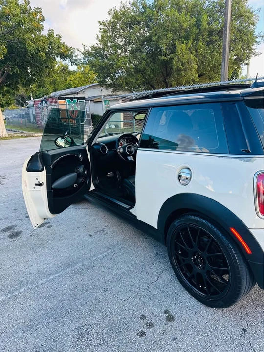 2009 Mini Mini 2nd Gen - Image 5 of 10