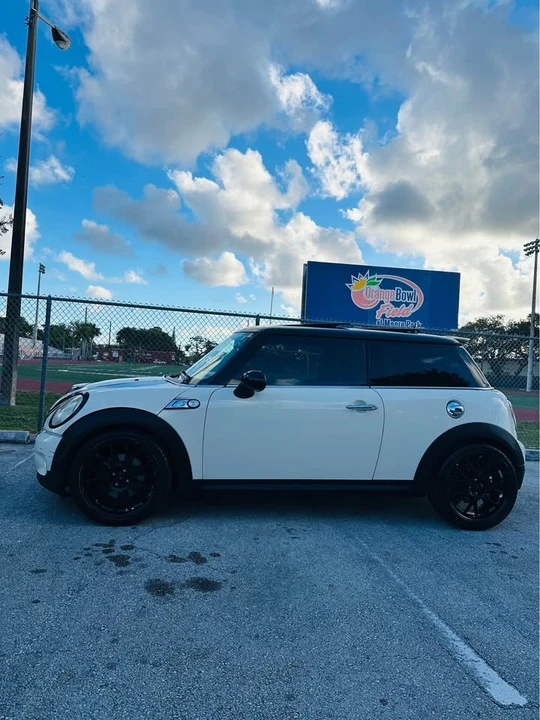 2009 Mini Mini 2nd Gen - Image 2 of 10