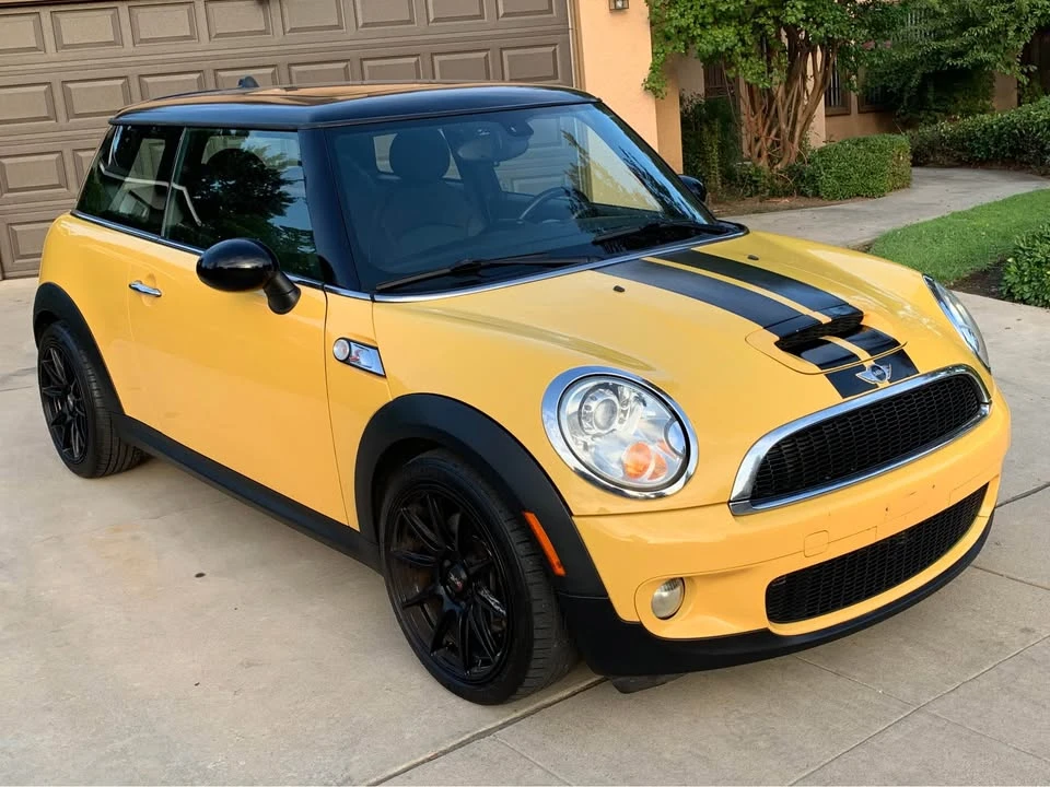 2009 Mini Mini 2nd Gen - Image 2 of 11