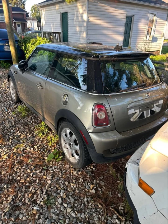 2009 Mini Mini 2nd Gen - Image 2 of 5
