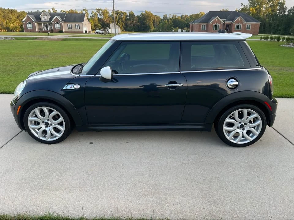 2009 Mini Mini 2nd Gen - Image 2 of 15