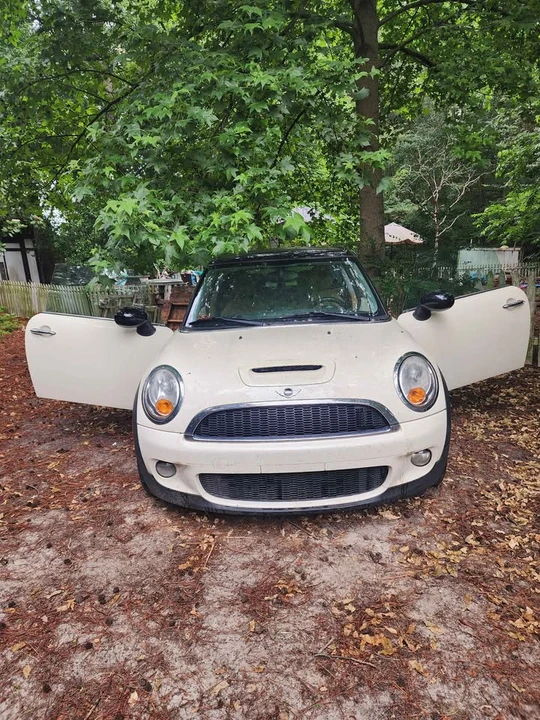 2009 Mini Coupe & Roadster - Image 3 of 8