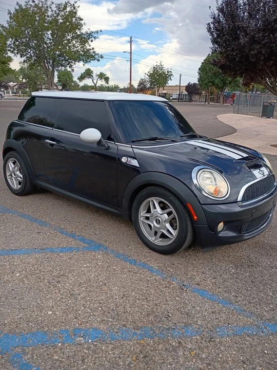 2009 Mini Coupe & Roadster - Image 2 of 8