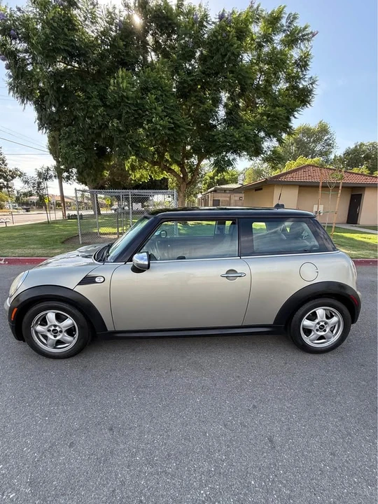 2009 Mini Coupe & Roadster - Image 4 of 11
