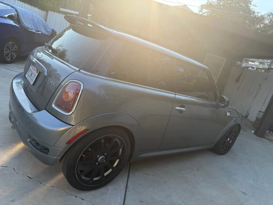 2009 Mini Coupe & Roadster - Image 2 of 8