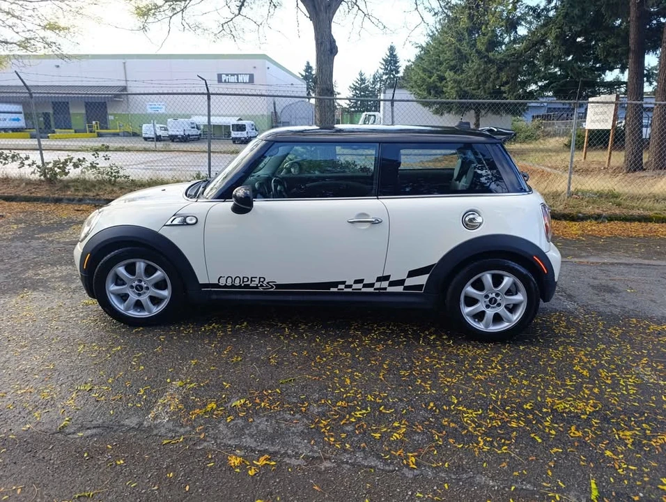 2009 Mini Mini 2nd Gen - Image 2 of 18