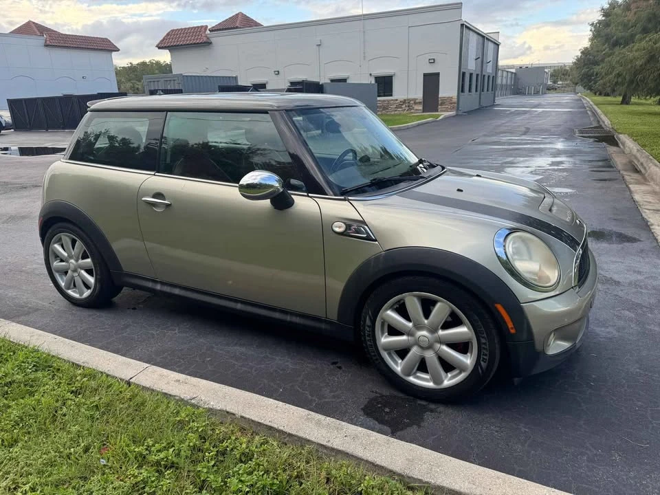 2009 Mini Mini 2nd Gen - Image 2 of 10
