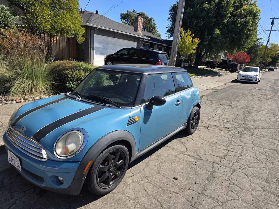 2009 Mini Mini 2nd Gen - Image 2 of 3