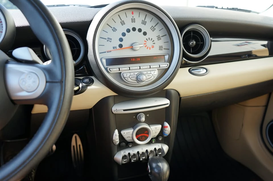 2009 Mini Mini 2nd Gen - Image 10 of 20