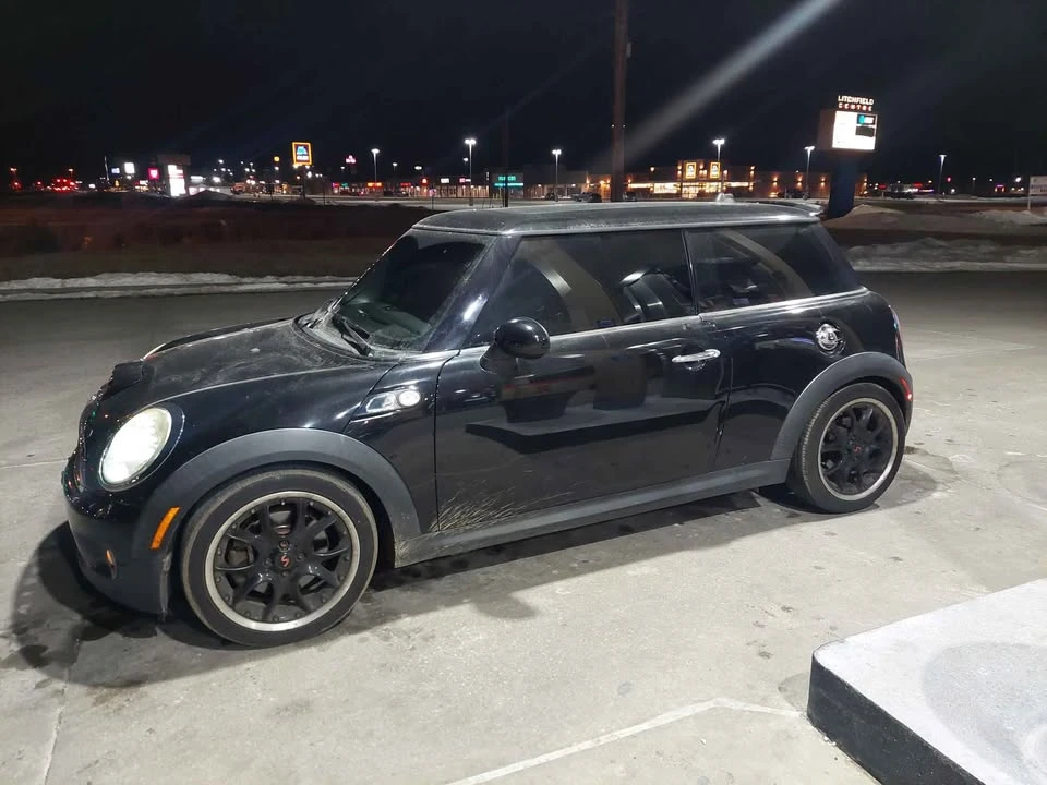 2009 Mini Coupe & Roadster - Image 2 of 17