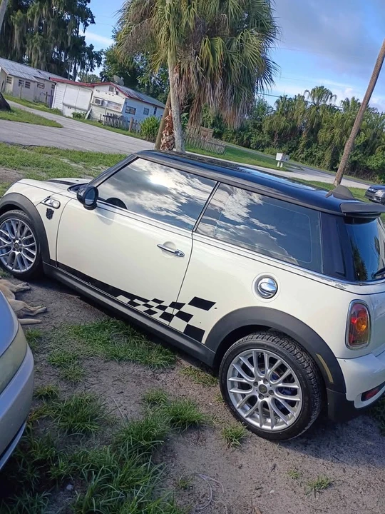2009 Mini Coupe & Roadster - Image 2 of 11