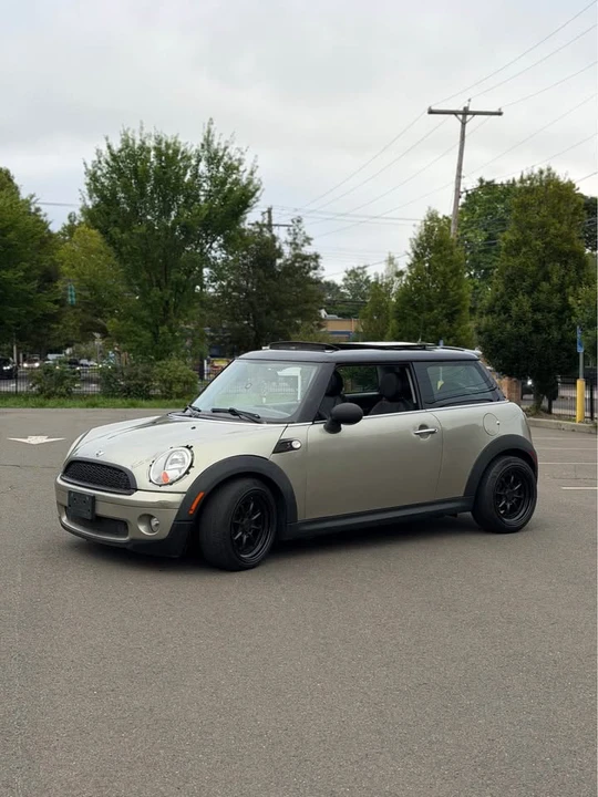 2009 Mini Coupe & Roadster - Image 2 of 10