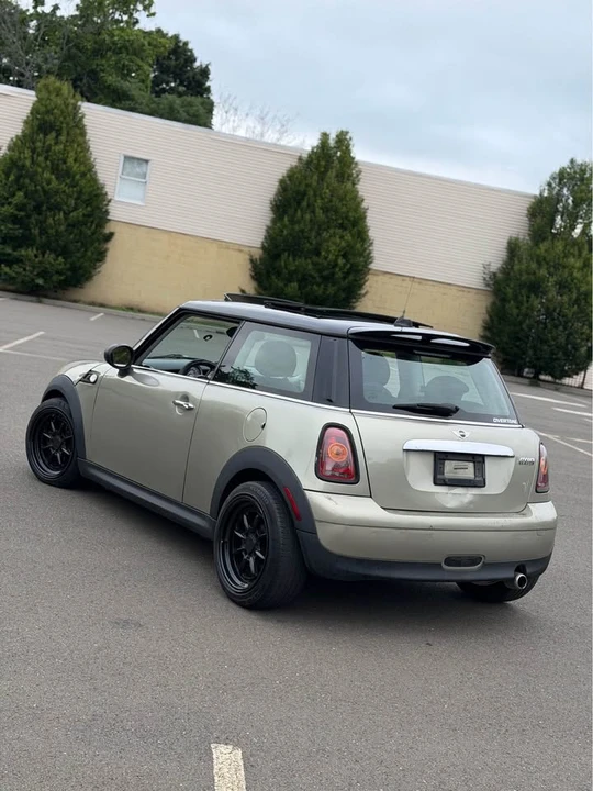 2009 Mini Coupe & Roadster - Image 4 of 10