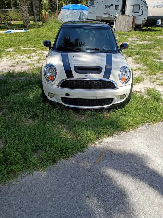 2009 Mini Coupe & Roadster - Image 2 of 10