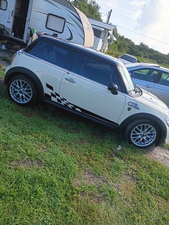 2009 Mini Coupe & Roadster - Image 4 of 10