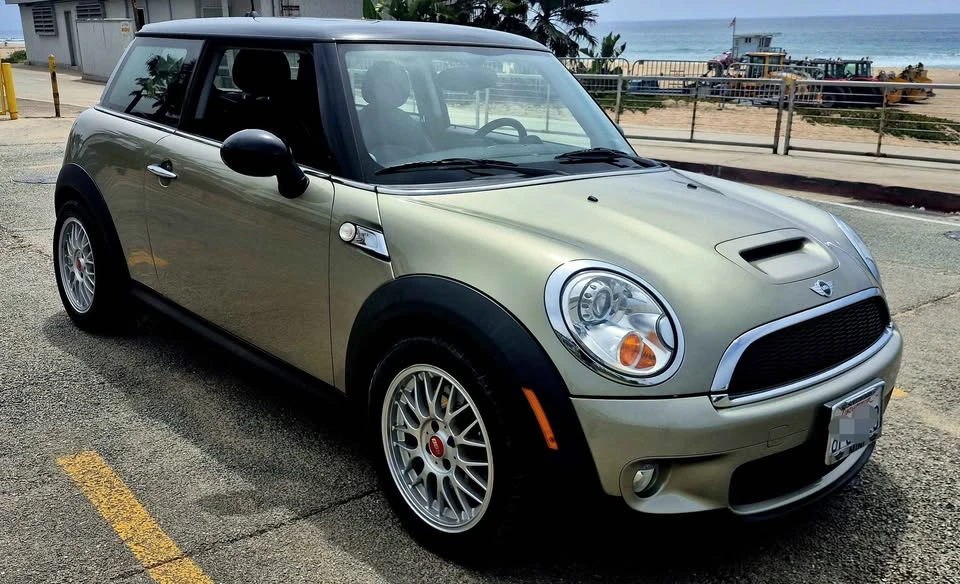 2009 Mini Mini 2nd Gen - Image 2 of 15