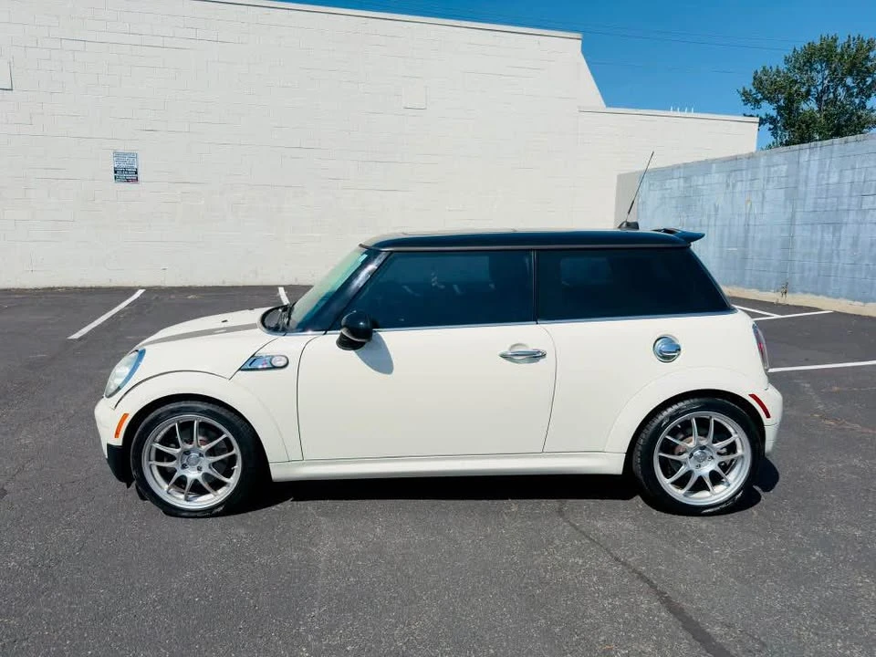 2009 Mini Mini 2nd Gen - Image 2 of 17