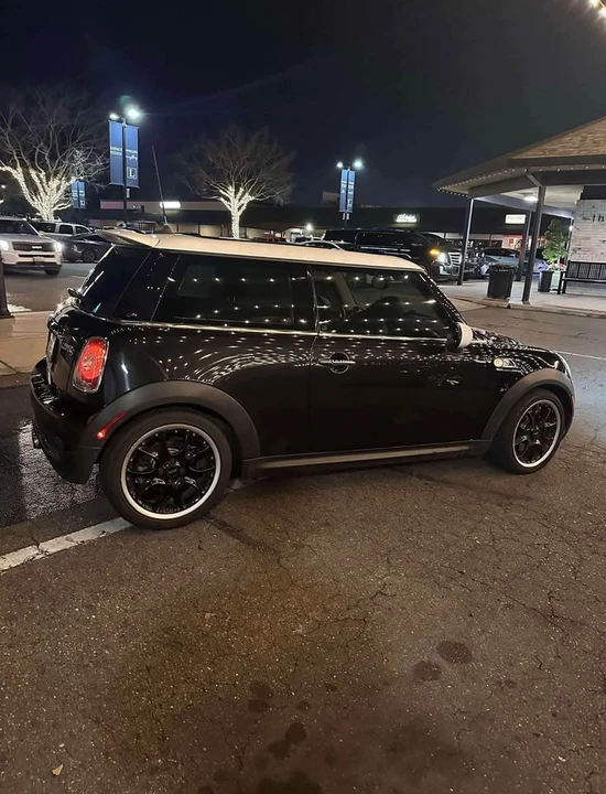 2009 Mini Mini 2nd Gen - Image 2 of 8