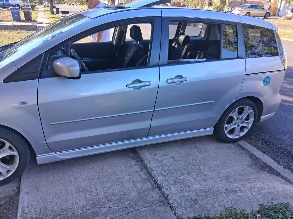 2009 Mazda Mazda 5 - Image 3 of 14