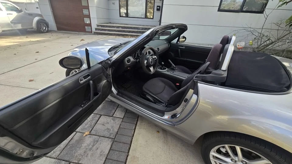 2009 Mazda NC MX-5 Miata - Image 12 of 17