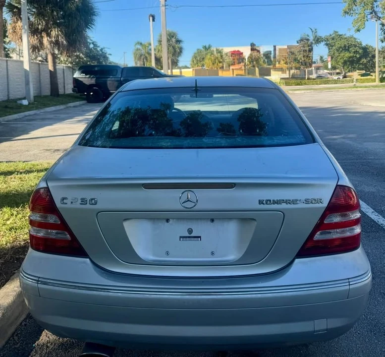 2009 Mercedes-Benz W204 C-Class - Image 4 of 4