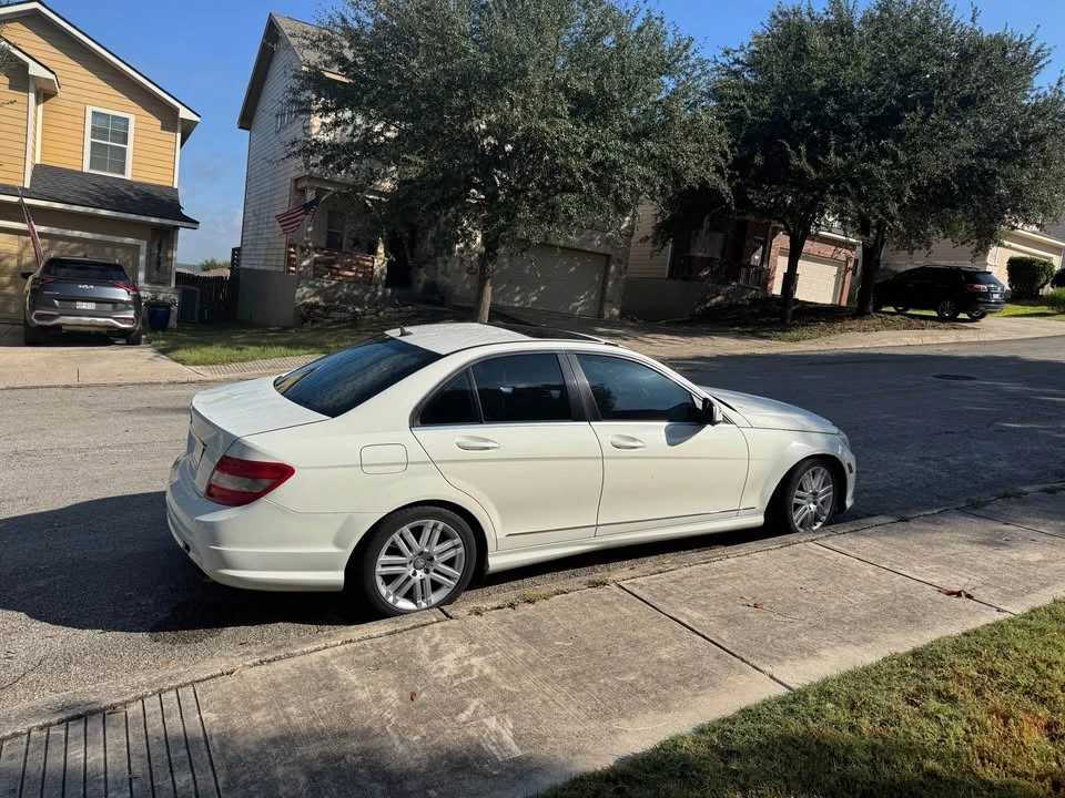 2009 Mercedes-Benz W212 E-Class - Image 2 of 4