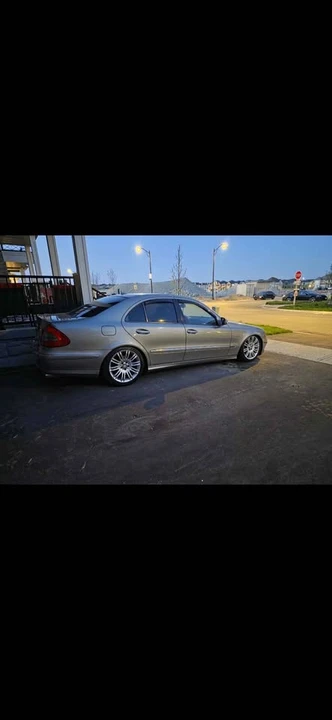 2009 Mercedes-Benz W212 E-Class - Image 2 of 3